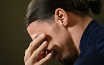 Ibrahimovic bật khóc trong buổi họp báo trở lại tuyển Thụy Điển