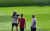 CĐV M.U phát cuồng khi Ronaldo xuất hiện ở sân Old Trafford