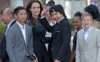 Angelina Jolie đưa 6 con đến Campuchia ra mắt phim đề tài Khmer Đỏ