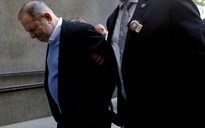 Harvey Weinstein bị bắt vì tội cưỡng hiếp và lạm dụng tình dục