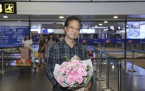 Bị đồn qua đời, Chế Linh khỏe mạnh hội ngộ Tuấn Vũ tại sân bay