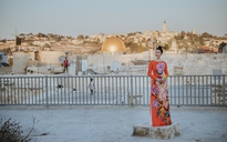 Thanh Mai diện áo dài Việt khám phá Jerusalem