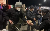Ấm lòng bát súp nóng ở biên giới Ukraine-Slovakia, gian hàng 0 đồng của người Việt