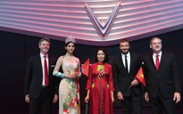 Hoa hậu Trần Tiểu Vy bắt tay David Beckham tại lễ ra mắt xe VinFast