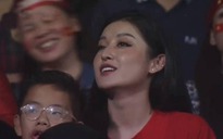 Á hậu Huyền My 'gây sốt' trên khán đài cổ vũ tuyển Việt Nam