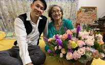 Mẹ ruột Hoài Linh đòi mua vàng để dành khi được con trai tặng hoa