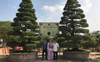 Nghệ sĩ Hoài Linh khoe ảnh chụp cùng cặp me đạt kỷ lục Việt Nam