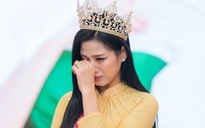 Hoa hậu Đỗ Thị Hà bật khóc trong ngày về thăm trường
