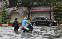 Bão số 9 đang vào gây mưa lớn, đường phố Vũng Tàu chìm trong nước