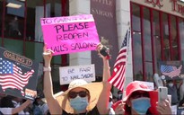 Việt kiều Mỹ xuống đường biểu tình yêu cầu Thống đốc California cho mở cửa tiệm nail