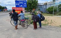 Thất nghiệp vì dịch Covid-19, 4 mẹ con đạp xe từ Đồng Nai về quê Nghệ An