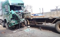Hai xe tải đâm nhau thảm khốc: 6 người chết tại chỗ