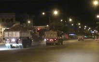 Video: 'Hung thần' xe ben chạy bạt mạng giữa đường phố Sài Gòn