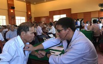 Khám bệnh, cấp thuốc miễn phí cho gần 1.000 người dân Quảng Ngãi
