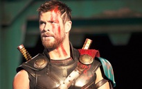 Búa thần của Thor vỡ nát trong trailer ‘Thor: Ragnarok’