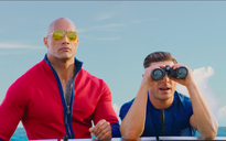 Dwayne Johnson, Zac Efron hài hước trong trailer 18+ của 'Baywatch'