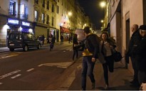 Đang tưởng niệm, dân Paris bỏ chạy tán loạn vì nghe tiếng nổ