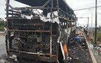 Xe khách giường nằm cháy trơ khung trên QL1 đoạn qua địa phận Phú Yên