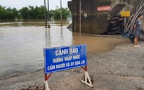 Phú Yên: Lũ lên nhanh sau bão số 5, chính quyền cấm đi vào đường ngập nước