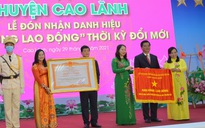 Phó chủ tịch nước trao tặng danh hiệu Anh hùng lao động thời kỳ đổi mới cho H.Cao Lãnh