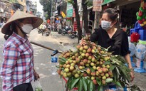 Vải đầu mùa giá cao chót vót, người Hà Nội không tiếc tiền mua
