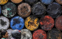 OPEC mặc kệ giá thấp, bơm dầu kỷ lục