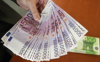 Hàng chục ngàn tờ bạc EUR bị nhét xuống nhà vệ sinh ở Thụy Sĩ