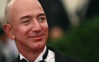 Jeff Bezos lại vượt Bill Gates trở thành tỉ phú giàu nhất thế giới