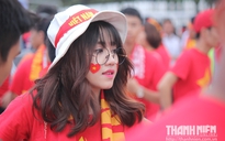Hot girl làm chao đảo sân Thống Nhất: 'Tôi tin U.21 Việt Nam thắng Thái Lan 2-1'