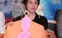 Thúy Hiền đấu giá chiếc áo 7 lần vô địch wushu thế giới ủng hộ Nguyễn Thị Nụ