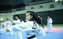 Hot girl Taekwondo Châu Tuyết Vân ‘quậy tưng’ với võ nhạc