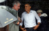 Tổng thống Mỹ Obama mua cốm Mễ Trì trước khi rời Hà Nội