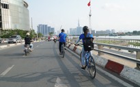 Vì sao có người thức dậy rất sớm để đi đạp xe vòng vòng Sài Gòn?