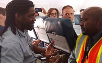 Hành khách bị bắt rời khỏi máy bay Delta Airlines vì dùng toilet