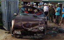 Chiếc xe dúm dó sau tai nạn, 6 người kẹt cứng trong xe