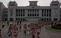 Hàng trăm người nước ngoài chạy bộ trên đường phố Bình Nhưỡng