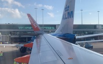 Hai máy bay va nhau ở phi trường Amsterdam