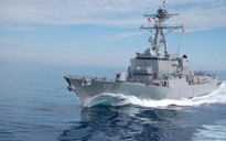Tàu chiến Mỹ áp sát đảo nhân tạo phi pháp trên Biển Đông