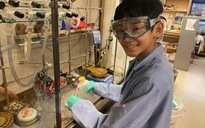 Nhà hóa học 14 tuổi của Phòng thí nghiệm Đại học Michigan