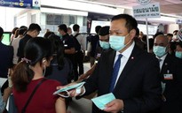 Bị phát hiện không đeo khẩu trang, bộ trưởng y tế Thái Lan xin lỗi