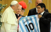 Giáo hoàng Francis cầu nguyện và nhớ về kỷ niệm với Maradona