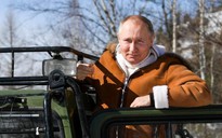 Tổng thống Putin mặc áo da cừu đi chơi Siberia giữa lúc quan hệ Nga-Mỹ căng thẳng