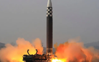 Vừa phong tỏa vì Covid-19, Triều Tiên phóng loạt ‘tên lửa đạn đạo’