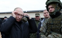Ông Putin bắn súng trường khi thị sát thao trường huấn luyện lính động viên