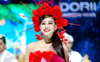 Hoa hậu Đỗ Thị Hà gợi cảm trong show diễn đầu tiên sau khi về nước