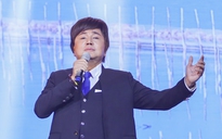 Nghệ sĩ Châu Thanh trình diễn trong đêm nhạc từ thiện