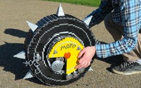 'Fan cuồng' Overwatch làm bánh xe Junkrat bằng Lego