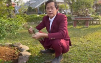 Hoài Linh đáp trả vì bị chỉ trích mặc đồ giản dị khi... làm vườn