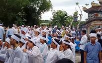 Xe rước dâu gặp nạn ở Quảng Nam: Nhà thờ họ Nguyễn Khắc trắng màu khăn tang