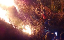 Những hình ảnh vụ rừng trồng cháy dữ dội trong đêm ở Thừa Thiên - Huế